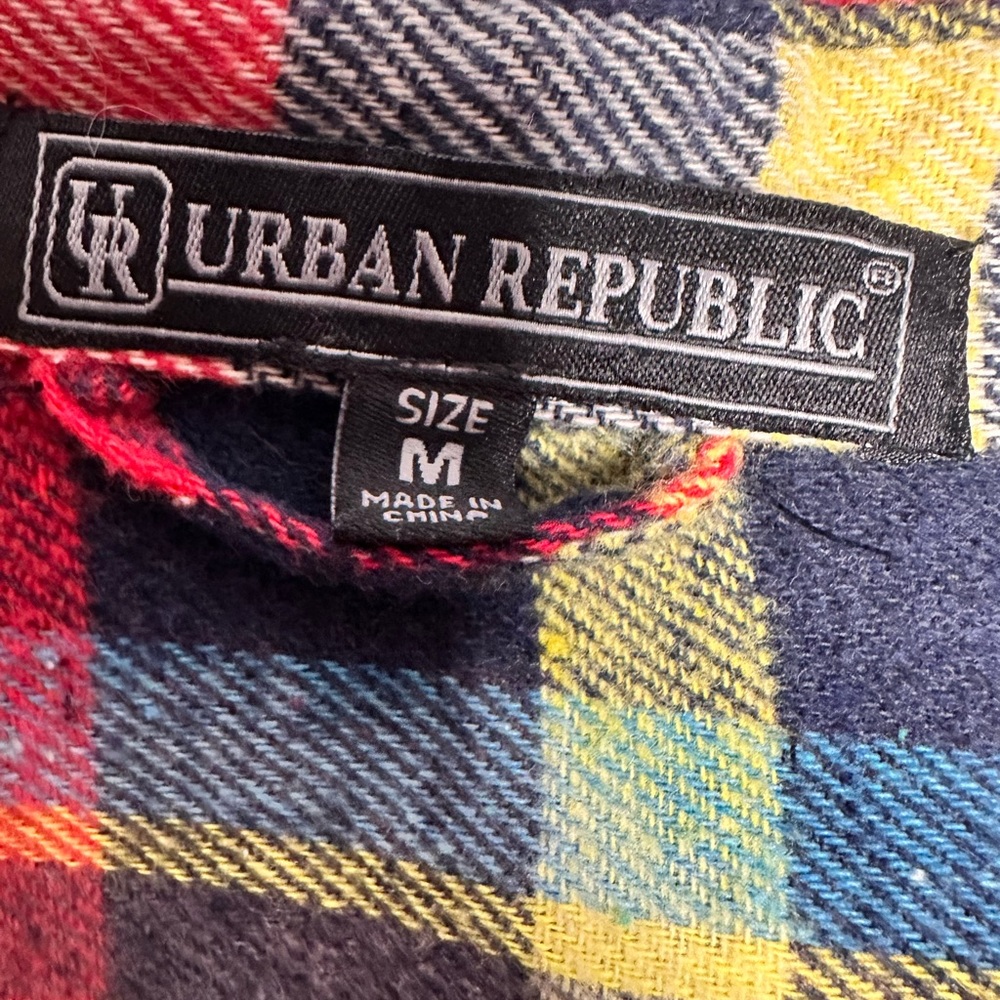 Christmas flannel. Men’s size medium - Picture 4 of 8
